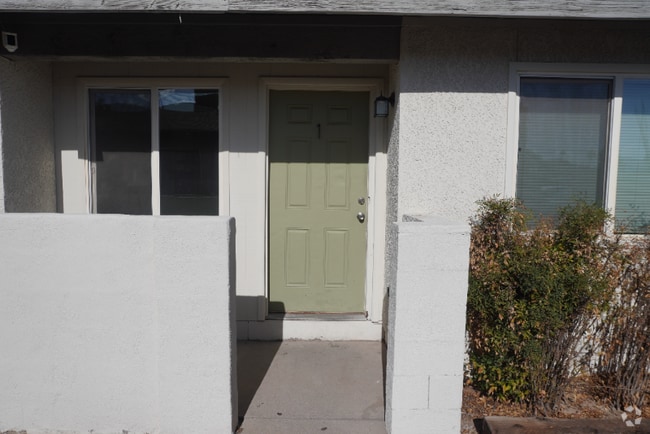 Building Photo - 3953 N Palm Grove Dr Rental