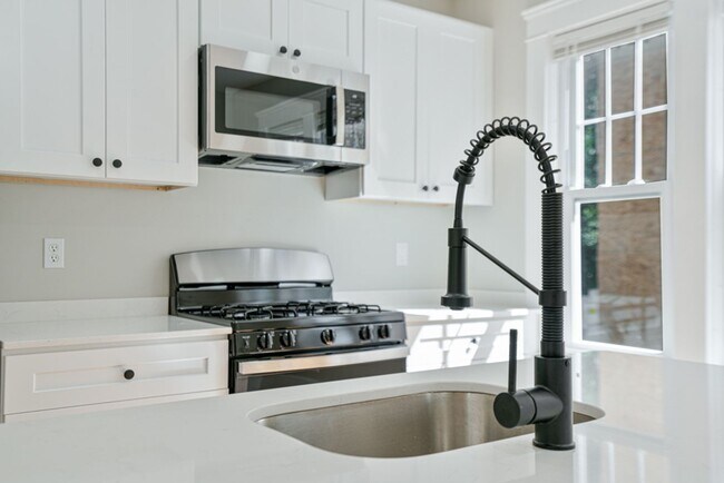 Photo - 103-105 Tyndall Ave. Unit 103 Tyndall Ave.  #1