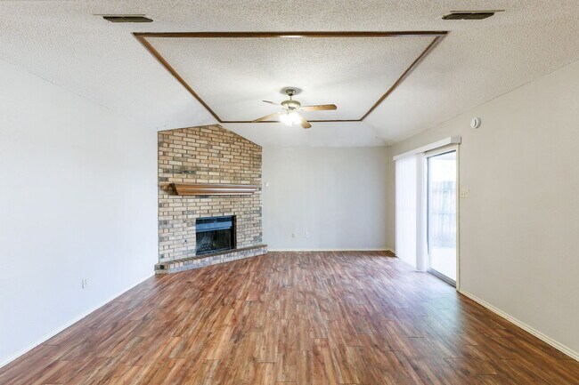Photo - 2 Bedroom Duplex with MOVE IN SPECIAL