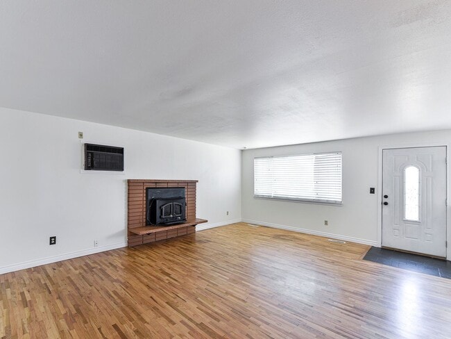 Photo - Renton House - 3 Bed/1.5 Bath - Close to Boeing and Renton Landing - Includes Landscaping