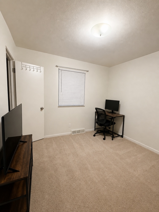 Photo - 3 bedroom 1.5 bathroom home for rent in Belleville