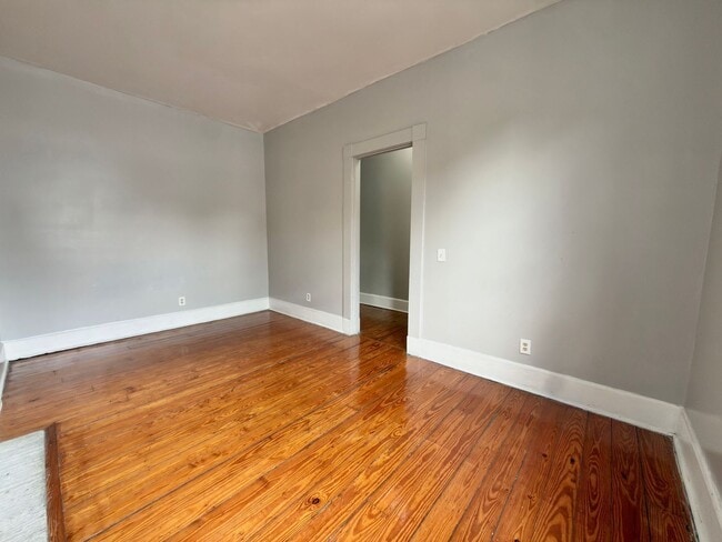 Photo - 2271 Vine St