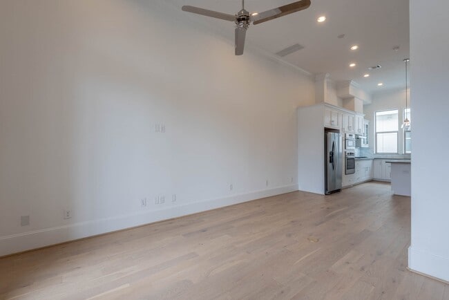 Photo - 4057 Leeland St