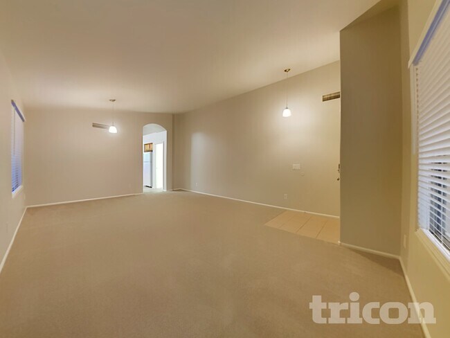 Photo - 15833 W Moreland St