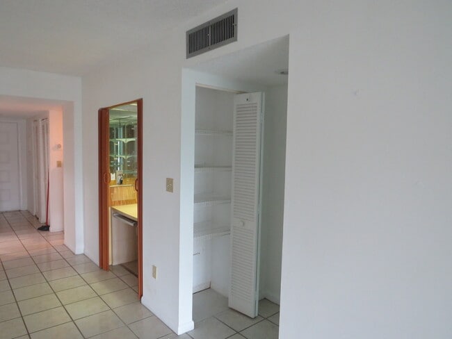 Photo - 16091 Blatt Blvd Unidad 111