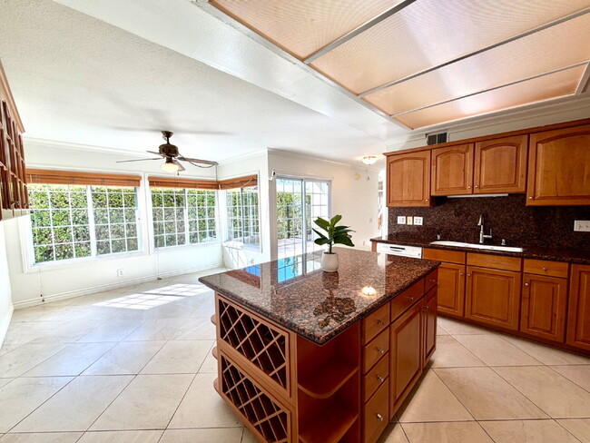 Photo - Great location in Lake Forest!