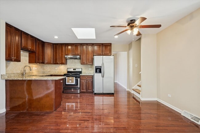 Photo - 9S525 Allison Ct House