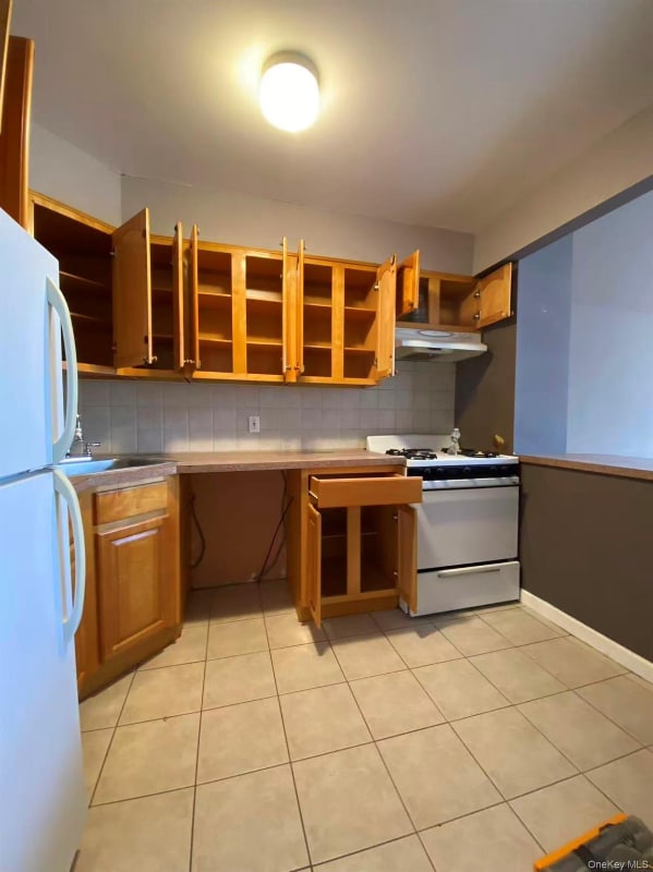 Photo - 64-20 Perry Ave