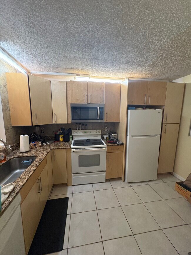 Photo - 2925 SW 22nd Ave Unit #202