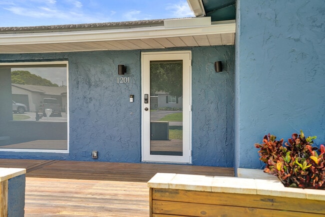 Photo - 1201 SW 28th Ave