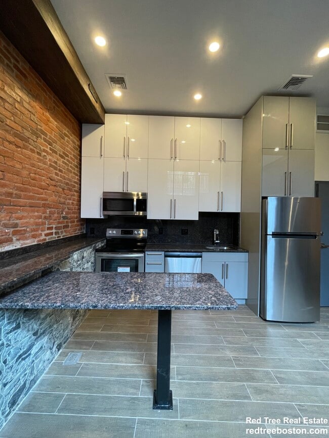 Photo - 1030 Commonwealth Ave Unidad 102