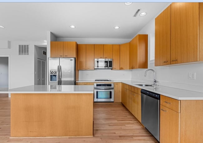 Building Photo - 1621 S Carpenter St Rental