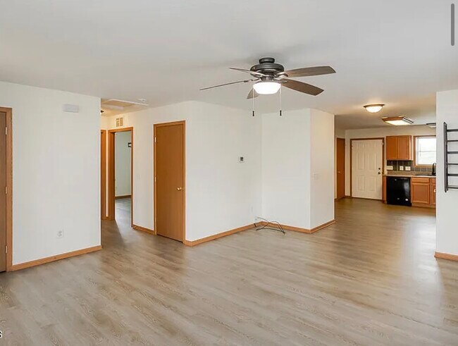 Photo - 411 Waybridge Rd