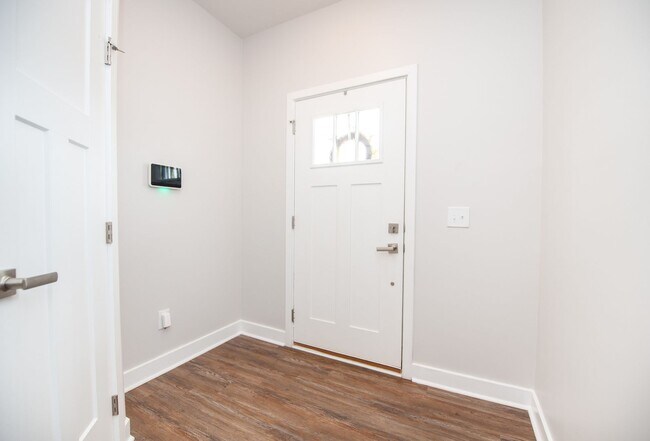 Photo - 3BR/2.5BA Fully-Loaded Luxury Townhome on ...