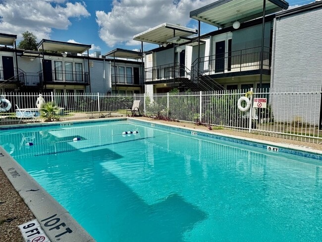 Building Photo - 1000 Heights Blvd Unit 19