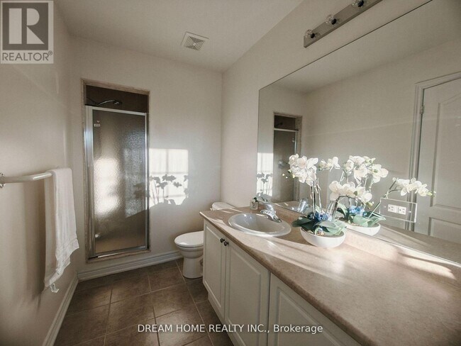 Photo - 10587 Woodbine Ave