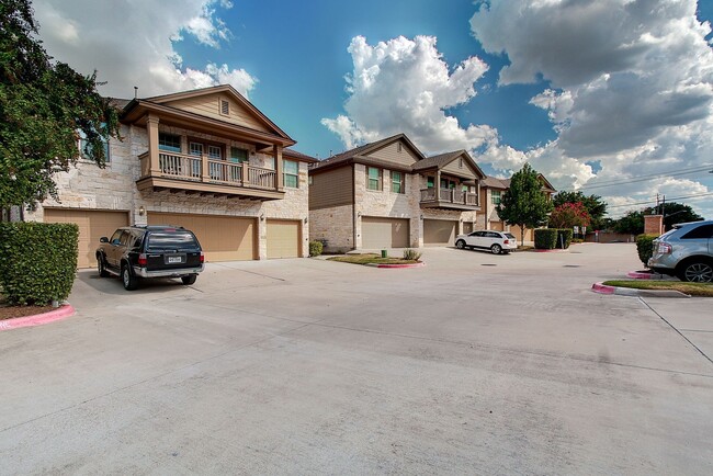Photo - Immaculately Maintained 2/2.5 Townhome In Desirable North Location!