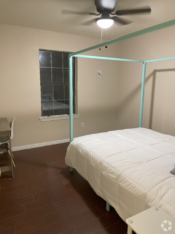 Building Photo - 10785 Silver Creek Dr Rental