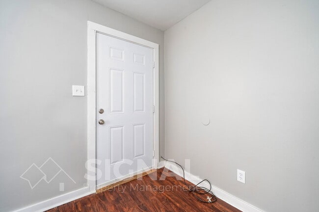 Photo - 5832 Court Q