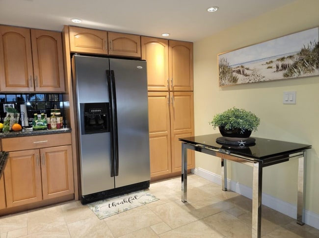 2900 NE 30th St Unit h3