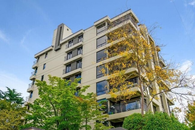 Building Photo - 2 bedroom in Seattle WA 98102 Unit #301 Rental