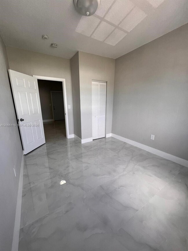 Photo - 1625 NW 35th St Unit B5