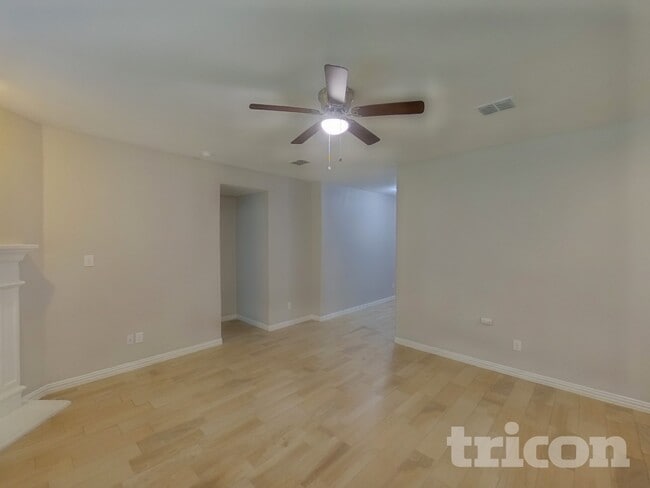 Photo - 810 Silverbell St