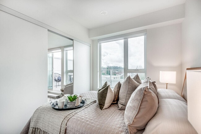 Photo - 3583 Kingsway