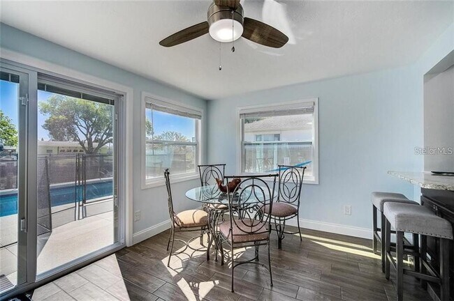Photo - 716 Ixora Ave