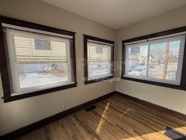 Photo - 310 N Lindsay St