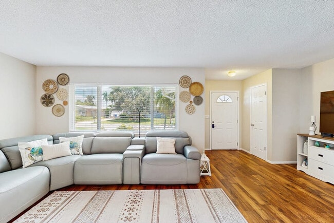 Photo - 2410 33rd St W Unidad SI ID1591461P