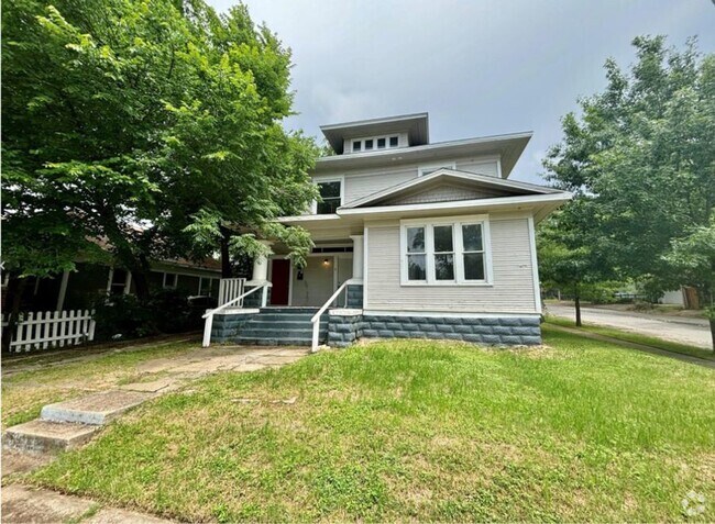 Building Photo - Historic Fort Worth Rental