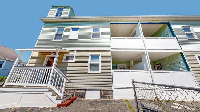 Photo - Beautiful 3 Bed with Parking in Salem