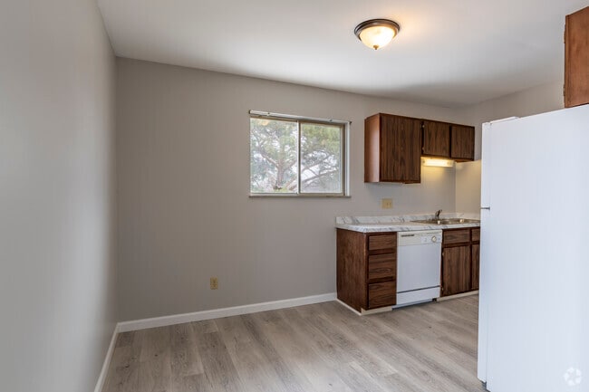 2BR, 1BA - 800SF -