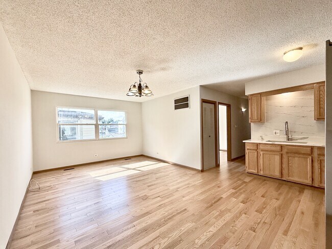 222 W 26th St Unit 205