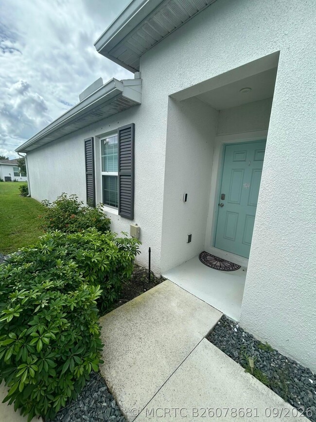 825 Persimmon Pl