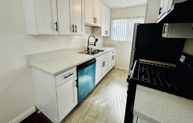 Building Photo - 719 N Kingsley Dr Rental