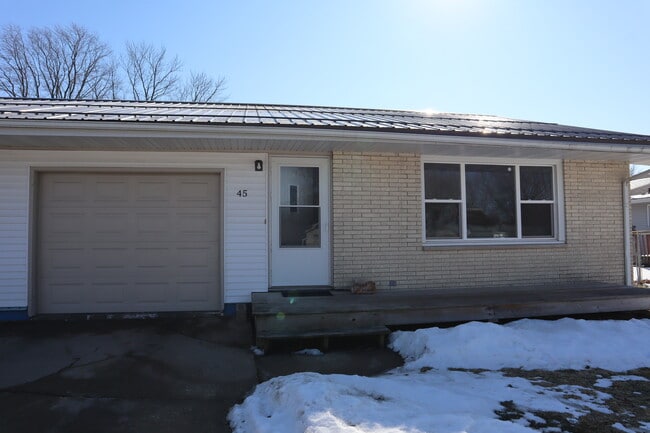 Building Photo - 45 W Klubertanz Dr