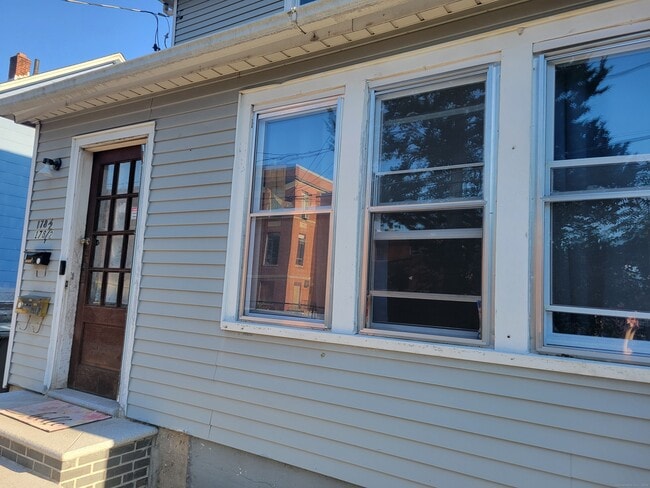 Building Photo - 178 Spruce St Unit #2 Rental