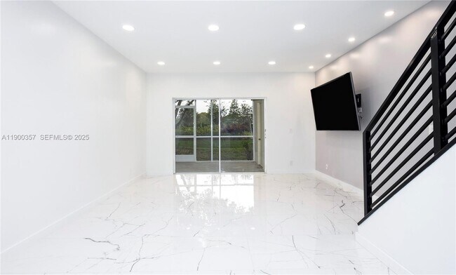 Photo - 16697 Hemingway Dr