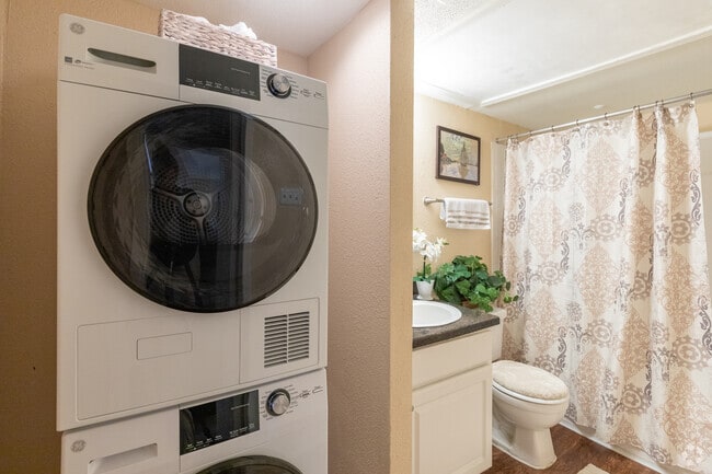 1 BR, 1 BA - 650 SF