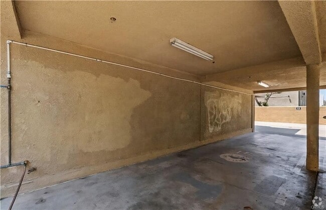 Building Photo - 9014 Burnet Ave Unit 109 Rental