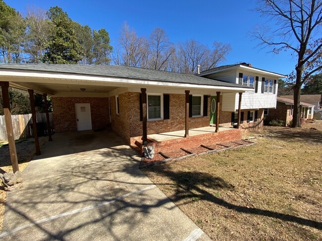Photo - 1435 Marlborough Rd