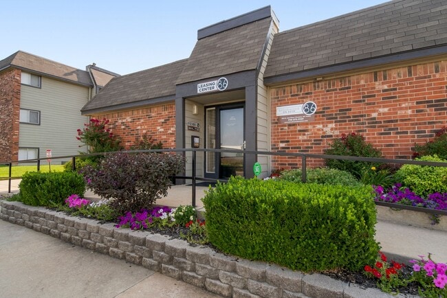 Photo - 1 Bedroom, 1 Easy Utility Fee — Stress-Free Living Unidad 09-916