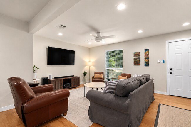 Photo - 5804 Gloucester Ln