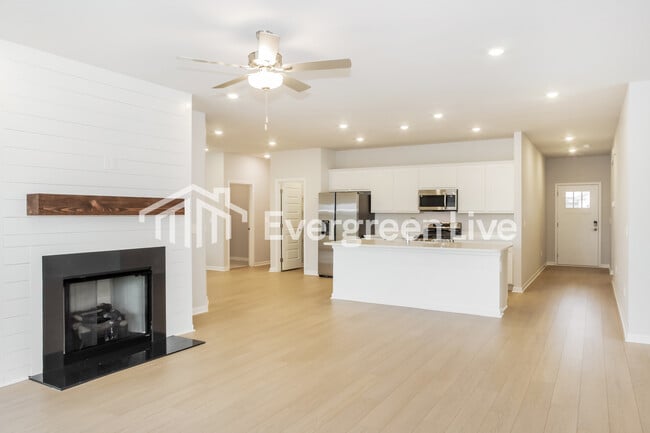 Photo - 105 Ashby Pond Dr