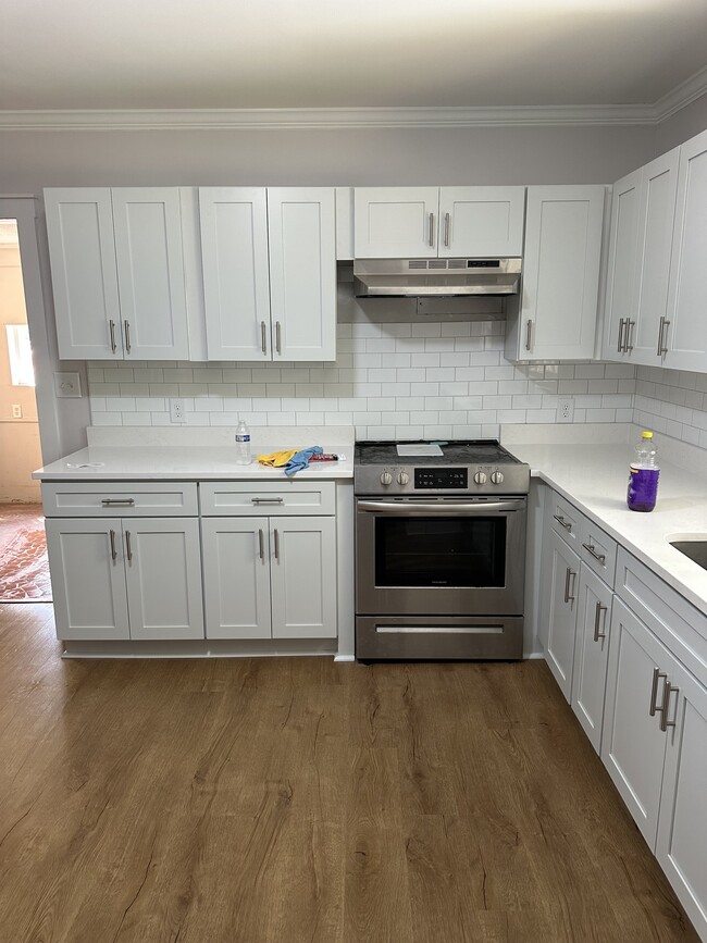 Building Photo - 1915 Birchcrest Dr Rental