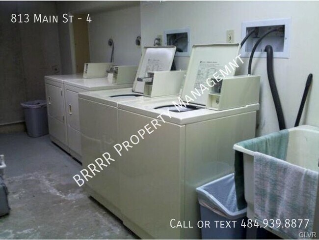 Photo - Garabe parking, storage unit and on-site l... Unit 4