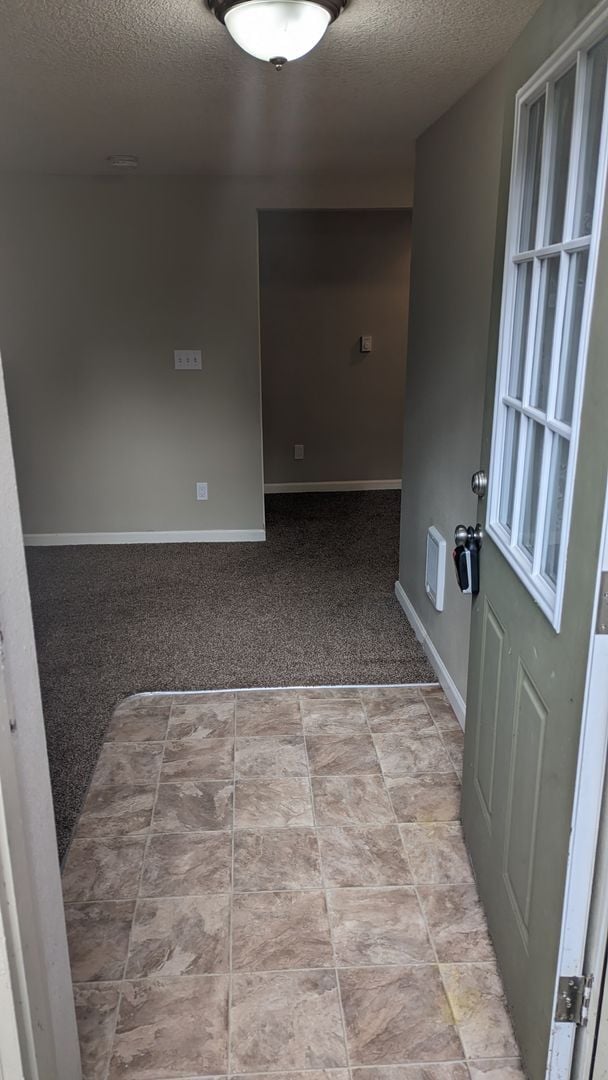 Building Photo - OR112 Unit B