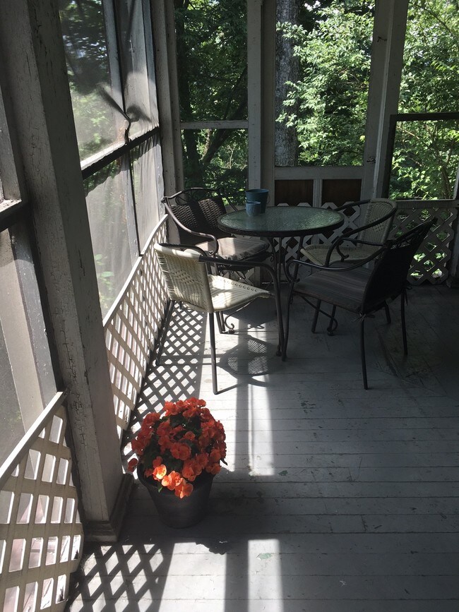 wrap around screened porch - 441 Richwood Ave